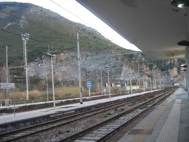 Stazione_di_Praja-Ajeta-Tortora_verso_San_Nicola_Arcella
