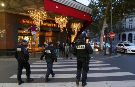 Attacco Parigi, Controlli intensificati a Parigi