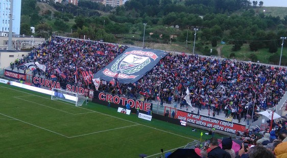 curva-sud-crotone-23-ottobre-2016