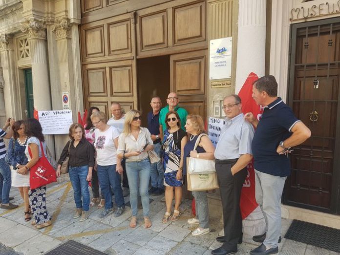 Sit-in di protesta medici Medicina dei servizi Asp 5 Reggio Calabria