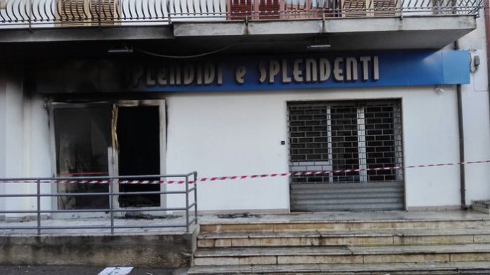 Bomba devasta negozio nel vibonese