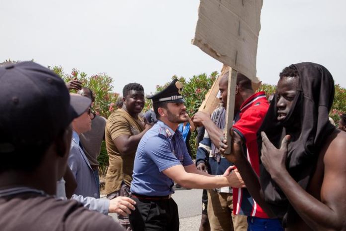 Migrante ucciso: gruppo maliani in corteo verso Comune