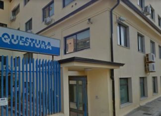 Crotone. Cellulari e denaro in carcere, arrestato agente della polizia penitenziaria