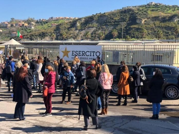 Sospesa vaccinazione prof a Cosenza dopo stop lotto da Aifa