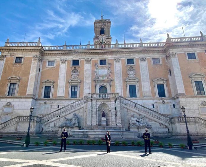 Covid:un minuto di silenzio in Campidoglio per vittime