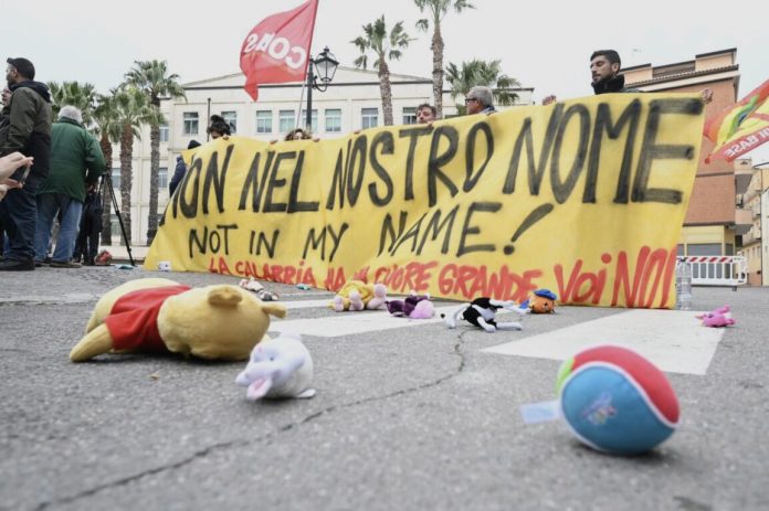Naufragio migranti: manifestanti in piazza,vogliamo verità