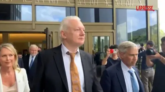 assange-667ba76661335