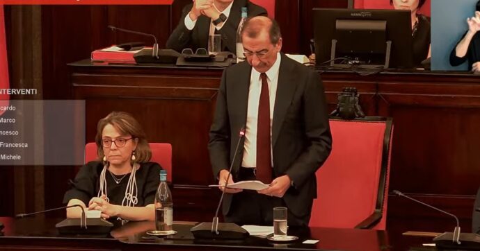 sala-consiglio-comunale-690x362