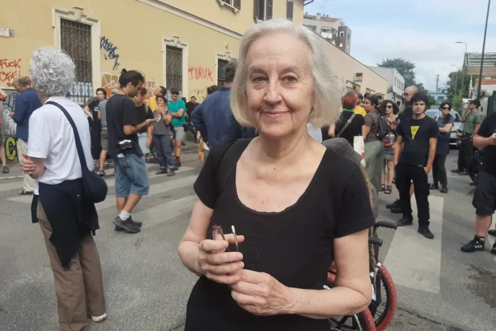 marina-boer-presidente-della-mamme-antifasciste-assiste-allo-sgombero-del-leoncavallo