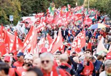 Manifestazione Cgil a Roma: “Siamo 200 mila”. Landini: “Sciopero contro la Manovra? Non lo escludo”