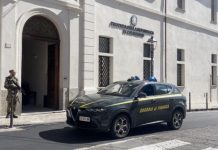 ‘Ndrangheta e gaming. Sequestro da 600 mila euro a due uomini della cosca Arena