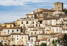 Altomonte, Comune sciolto per mafia: il dipendente comunale “fulcro” del patto con i clan: le gare truccate e le assunzioni pilotate