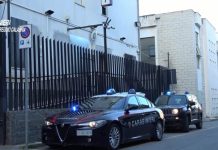 Tragedia sfiorata a Bagnara, mostra la pistola all’amico e parte un colpo: giovane in prognosi riservata al Gom