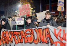 Torino, scontri in strada dopo lo sgombero di Askatasuna, domani corteo nazionale