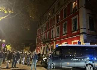 Torino, perquisizioni nel centro sociale Askatasuna. Gli attivisti: «Tentativo di sgombero»