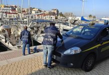 Crotone, scoperta imbarcazione estera non dichiarata: sanzione fino a 115 mila euro