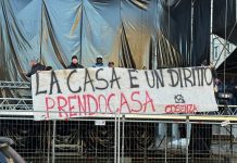 Cosenza, protesta sul palco del Capodanno. “Emergenza abitativa: vogliamo risposte e risorse per i cosentini e per i calabresi”