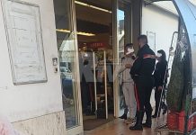 Reggio. “Dieci contro uno”: aggressione davanti al Conad di Gallico sotto gli occhi dei clienti