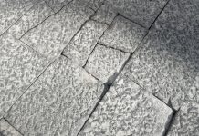 Reggio. Lastre rotte e dislivelli: il Corso Garibaldi si sgretola