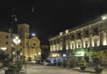 Catanzaro. Oggi accensione luminarie e isola pedonale su Corso Mazzini, lunedì divieti di sosta e transito per la processione nel centro