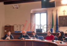 Acri. Nepotismo 2.0. Manuale di Sopravvivenza per chi non ha il fratello o il marito giusto