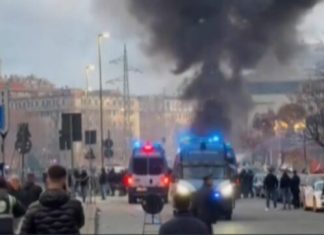 Scontro tra ultras di Genoa e Inter all’esterno dello stadio, tre poliziotti feriti