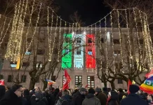 Cosenza in piazza contro le guerre. Il vescovo: “La corsa al riarmo è preoccupante”